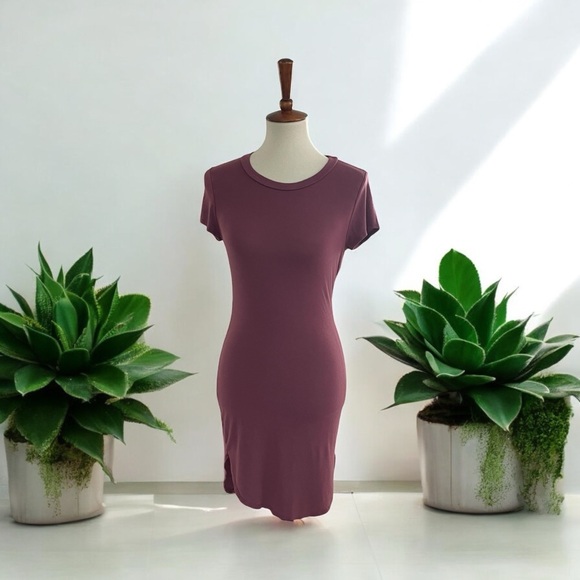 Dresses & Skirts - Sheath Tshirt Style Mini Dress with Crew Neck and Short Sleeves